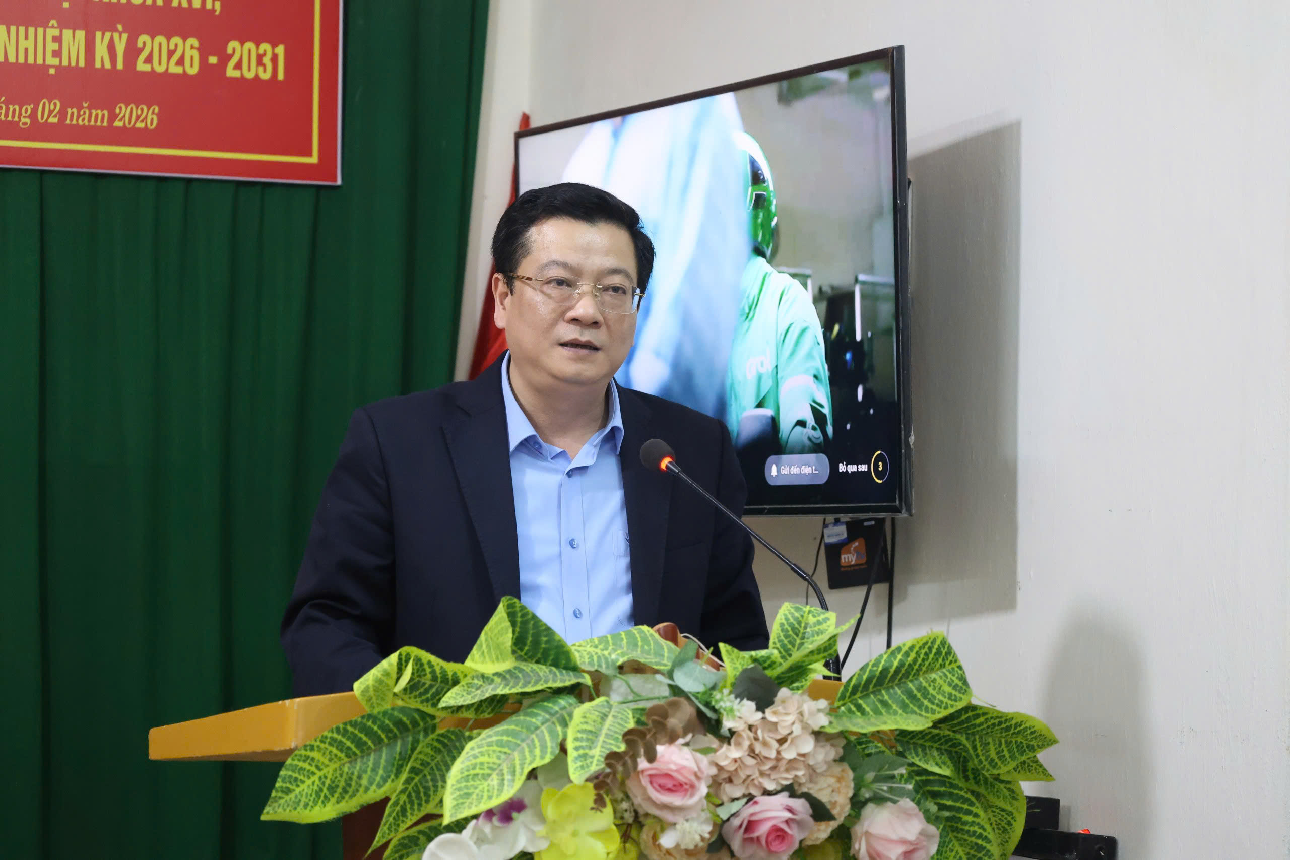 Ảnh: Đồng chí Trần Thế Kính, Tỉnh ủy viên, Bí thư Đảng ủy, Viện trưởng VKSND tỉnh Thanh Hóa phát biểu tại hội nghị