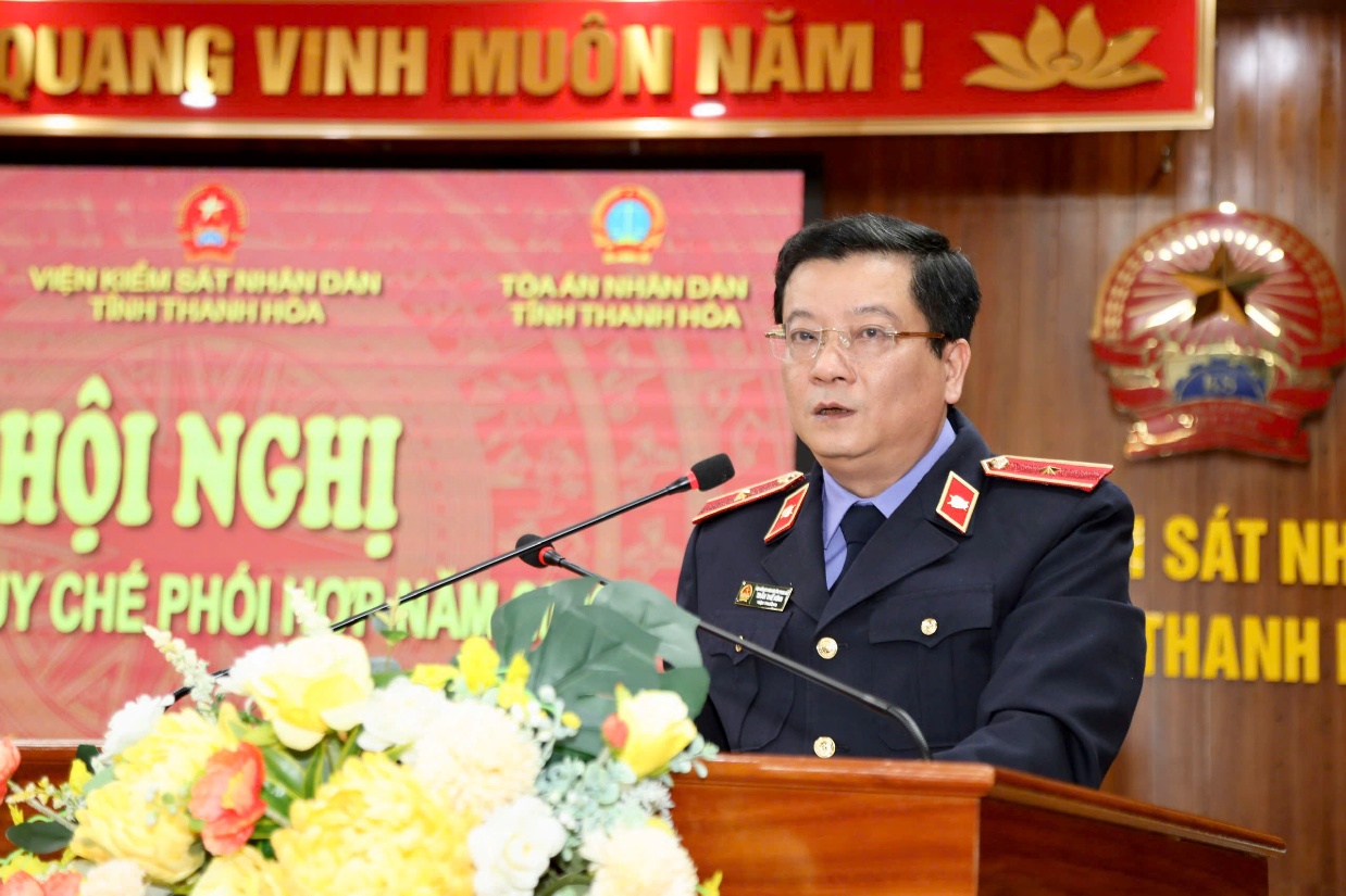 Ảnh: Đồng chí Trần Thế Kính, Tỉnh ủy viên, Viện trưởng VKSND tỉnh Thanh Hóa phát biểu tại Hội nghị