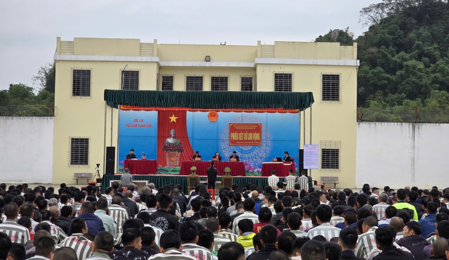 Ảnh: Toàn cảnh phiên tòa xét xử lưu động.