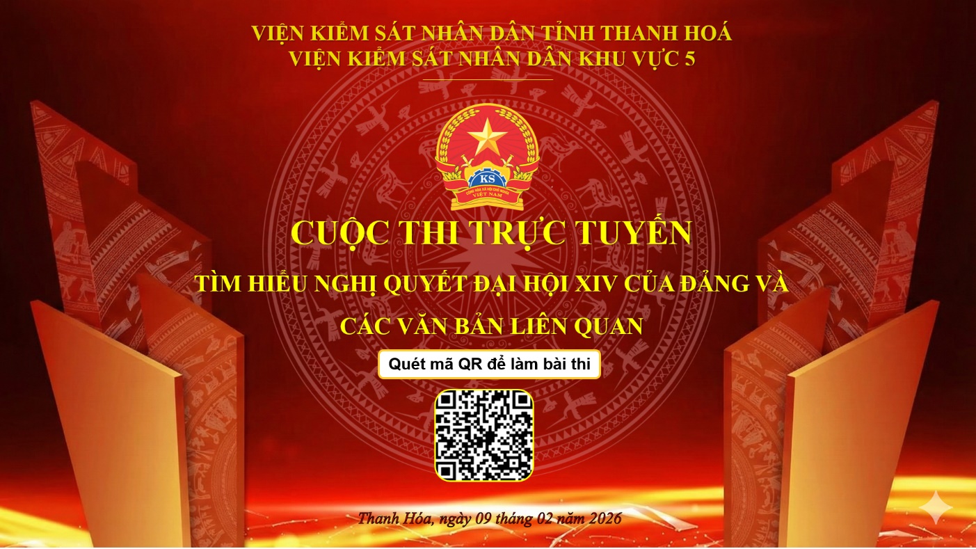 Ảnh: Các thí sinh quét mã QR để tham gia cuộc thi