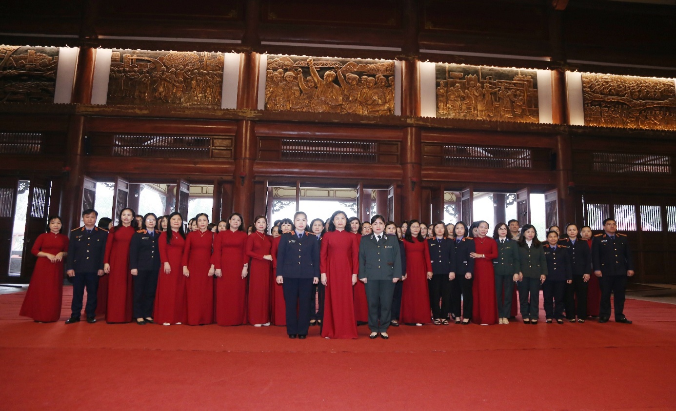 Hình ảnh: VKSND, TAND, Phòng THADS khu vực 1 - Thanh Hóa dâng hương tại Đền thờ Mẹ Việt Nam Anh Hùng và các Anh hùng liệt sĩ