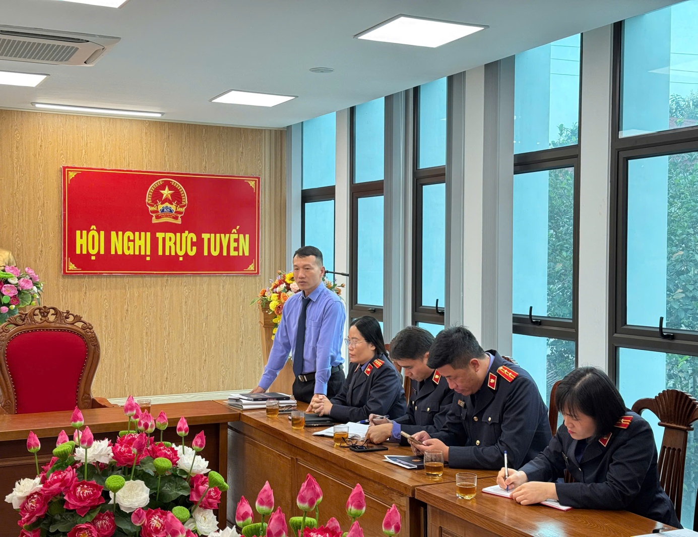 Ảnh: Đồng chí Mai Văn Chinh, Bí thư Chi bộ, Viện trưởng Viện KSND Khu vực 7  phát biểu tiếp thu ý kiến