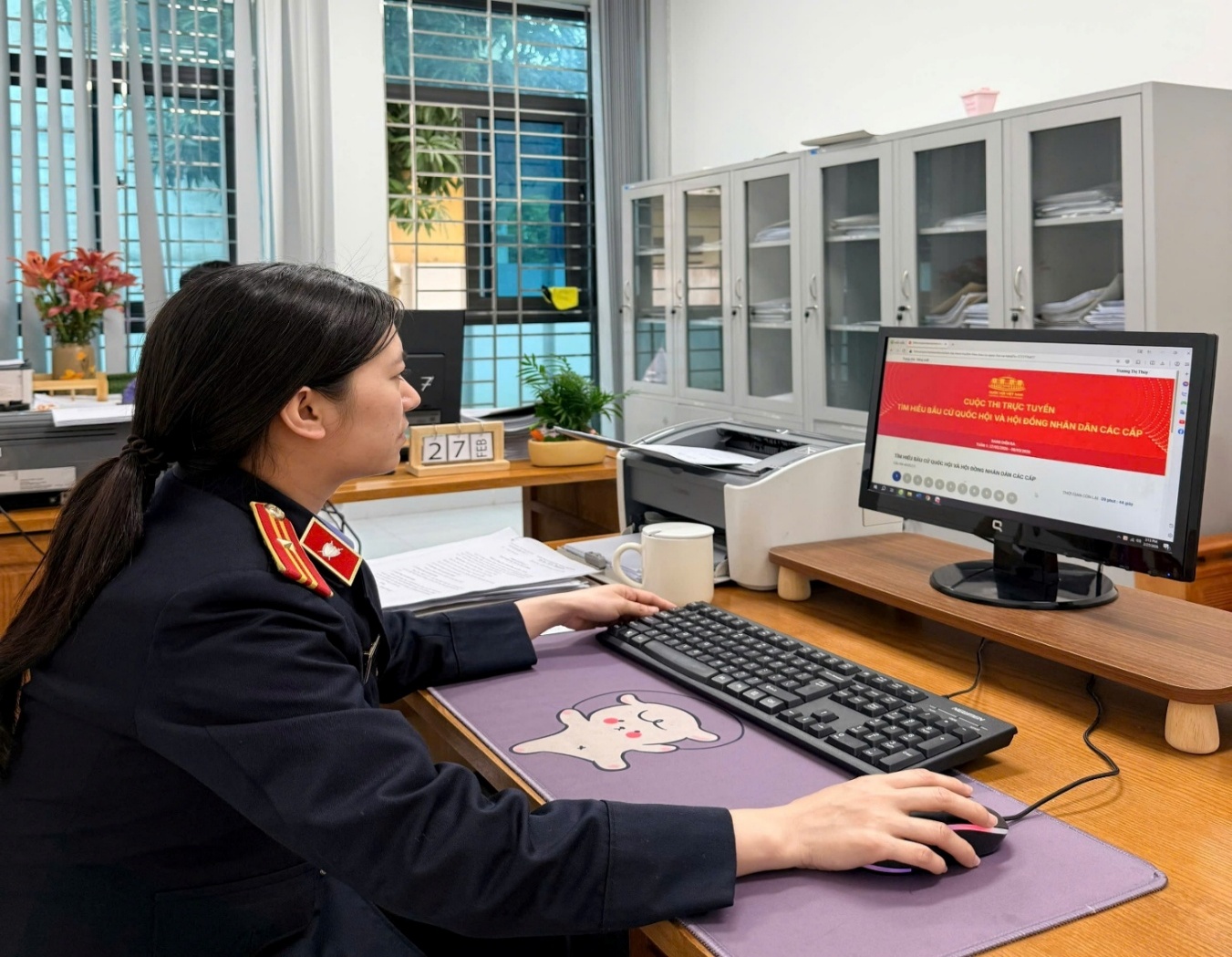 Ảnh: Đảng viên trong Chi bộ làm bài thi