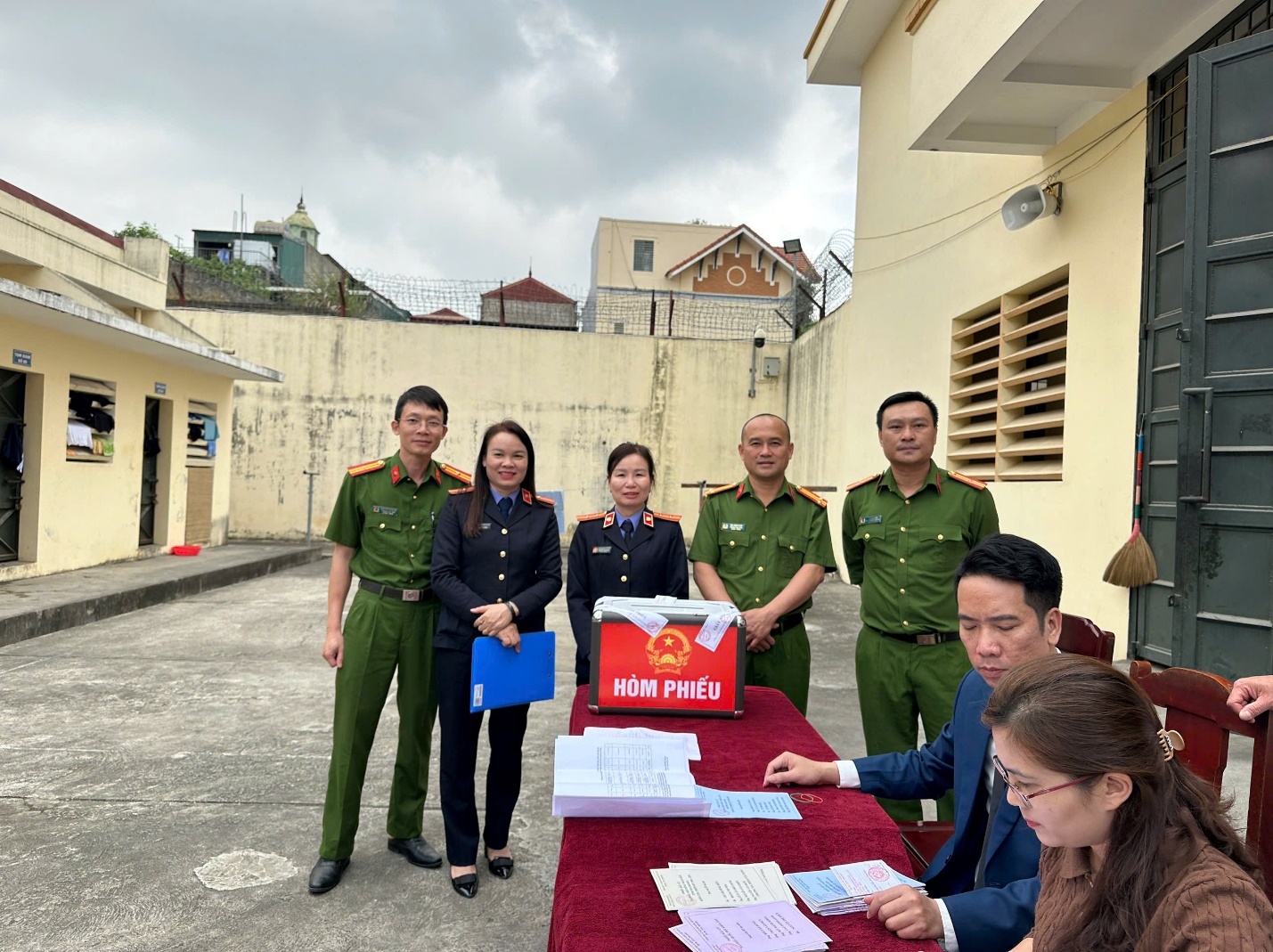 Ảnh: Đoàn kiểm sát VKSND khu vực 6 – Thanh Hóa kiểm tra công tác chuẩn bị tại Phân trại tạm giam Hà Trung (cở sở 2)