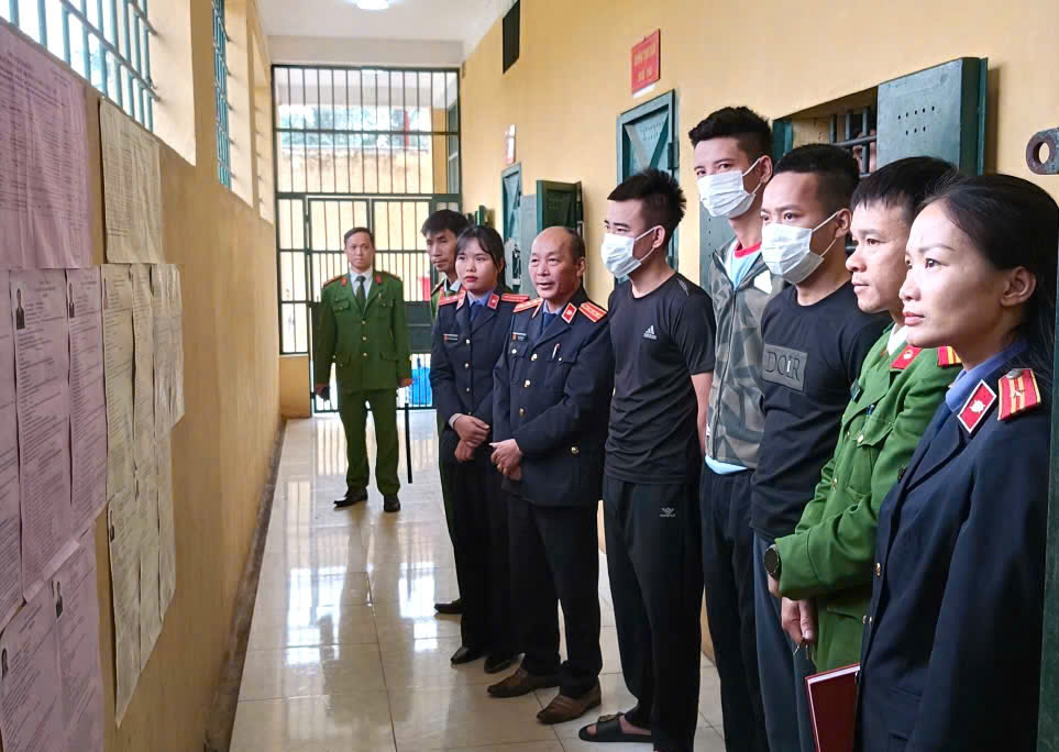 Ảnh: VKSND khu vực 9 – Thanh Hóa kiểm sát công tác chuẩn bị bầu cử tại Phân trại tạm giam Nghi Sơn (cơ sở 1).