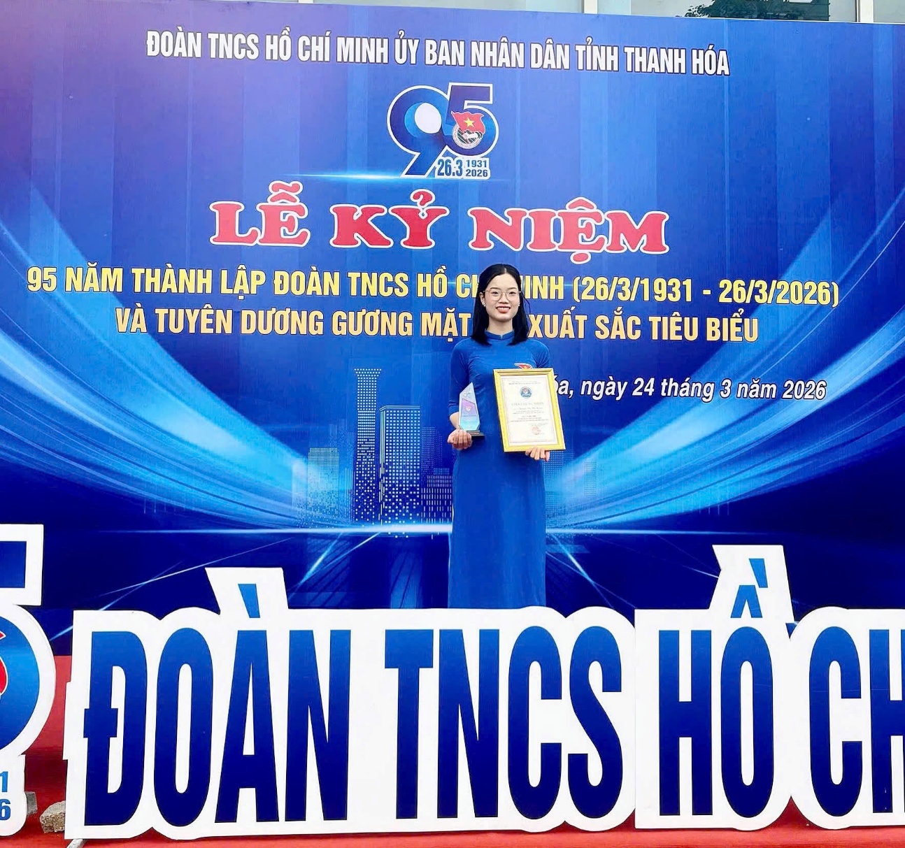 Ảnh: Đồng chí Nguyễn Thị Thu Huyền, Bí thư Chi đoàn VKSND khu vực 7 được tuyên dương gương mặt xuất sắc tiêu biểu giai đoạn 2025-2026