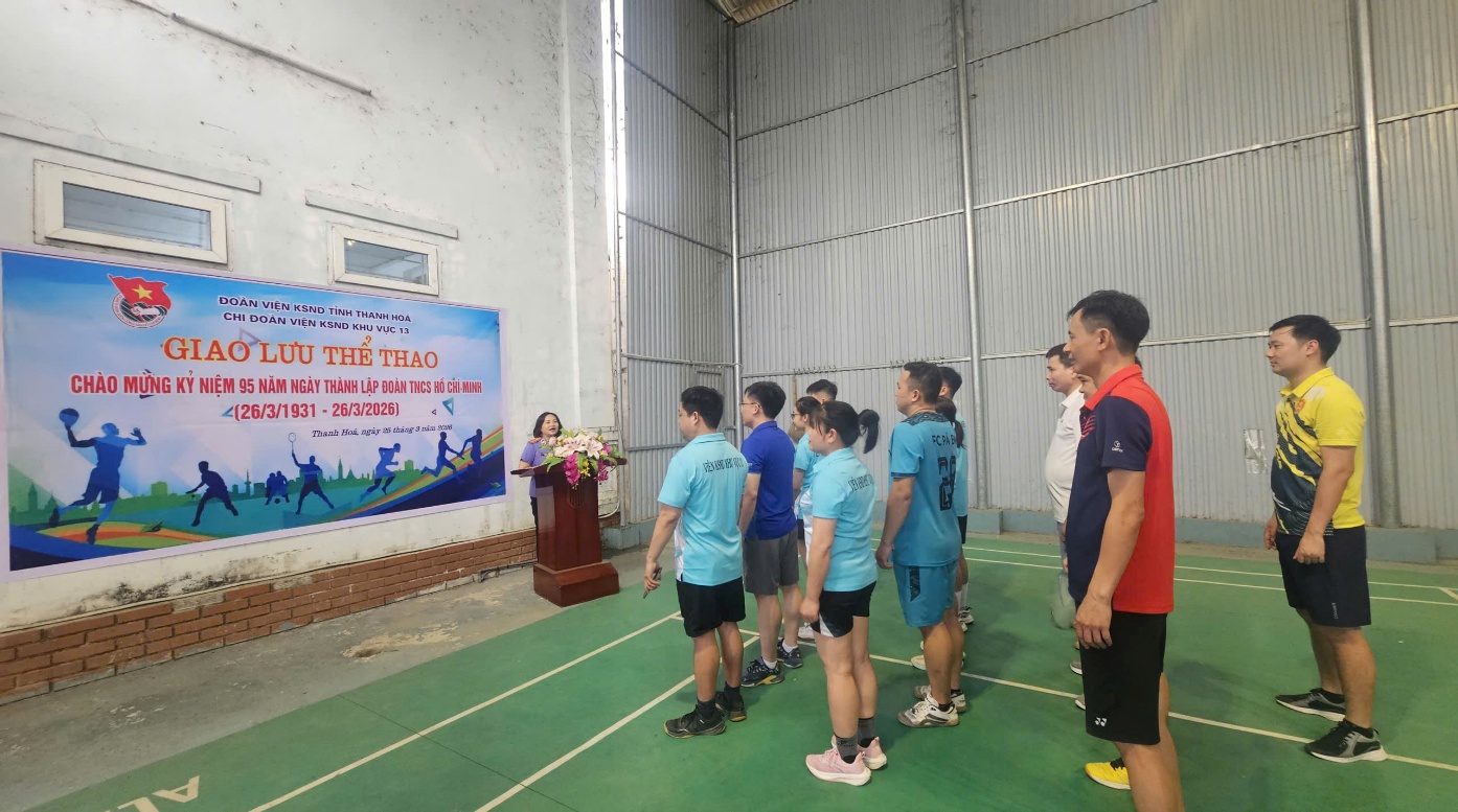 Ảnh: Toàn cảnh buổi khai mạc hoạt động giao lưu thể thao của Chi đoàn VKSND khu vực 13 