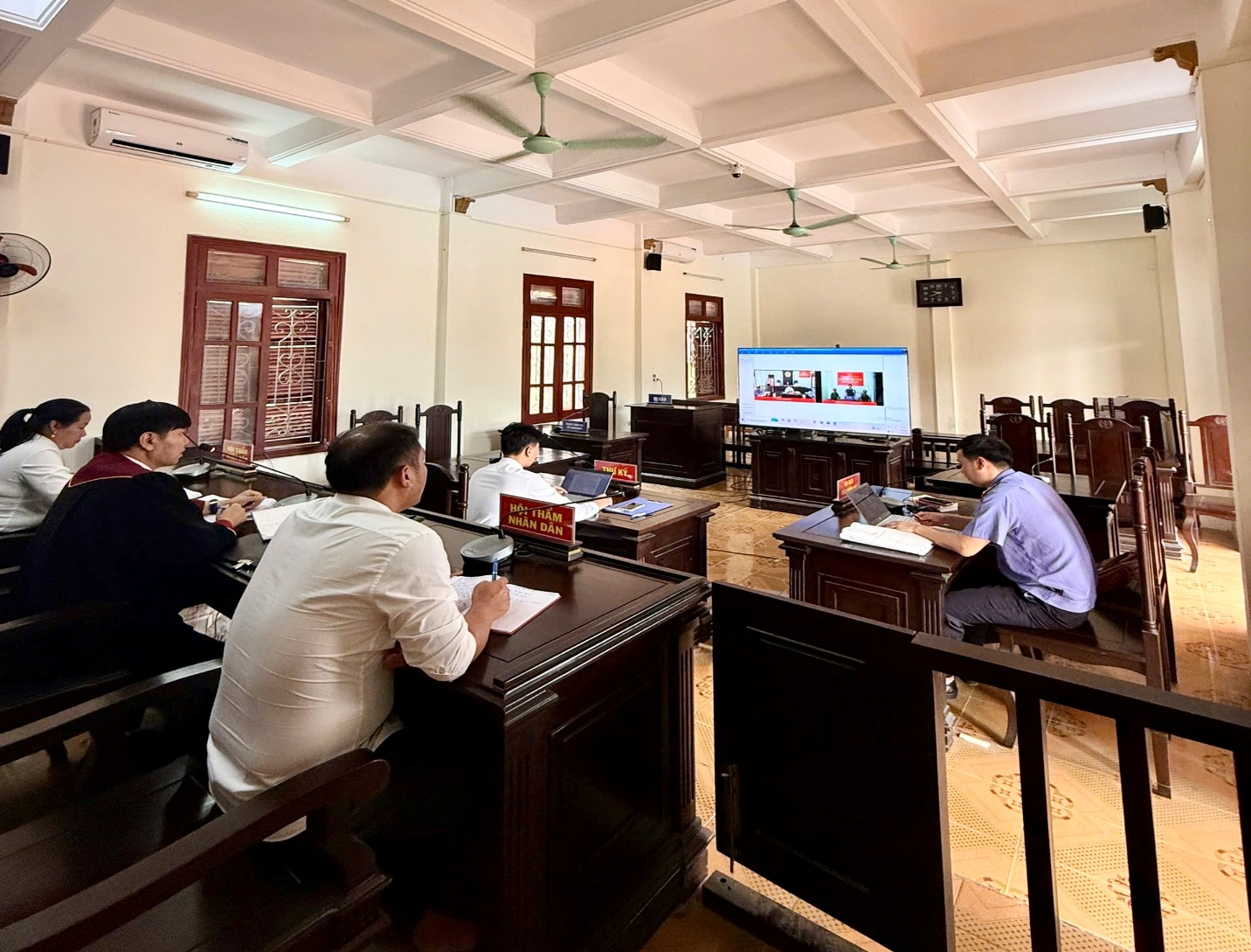 Ảnh: Toàn cảnh phiên tòa trực tuyến