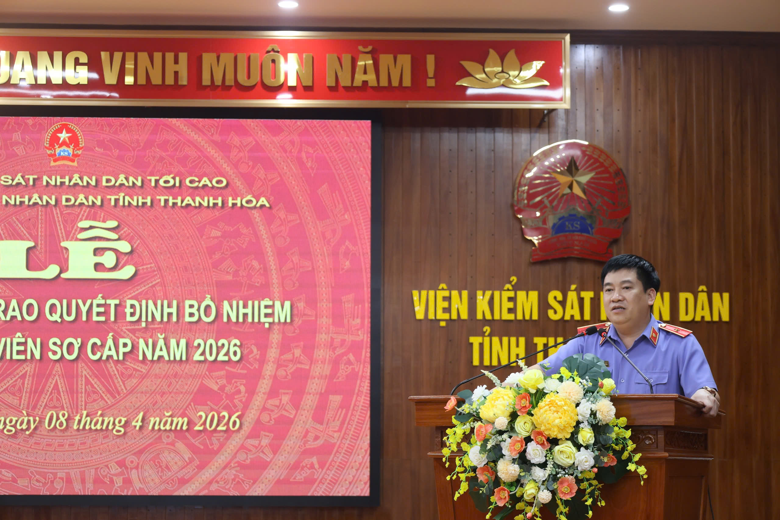 Ảnh: Đồng chí Nguyễn Tiến Dũng, Viện trưởng VKSND tỉnh phát biểu giao nhiệm vụ