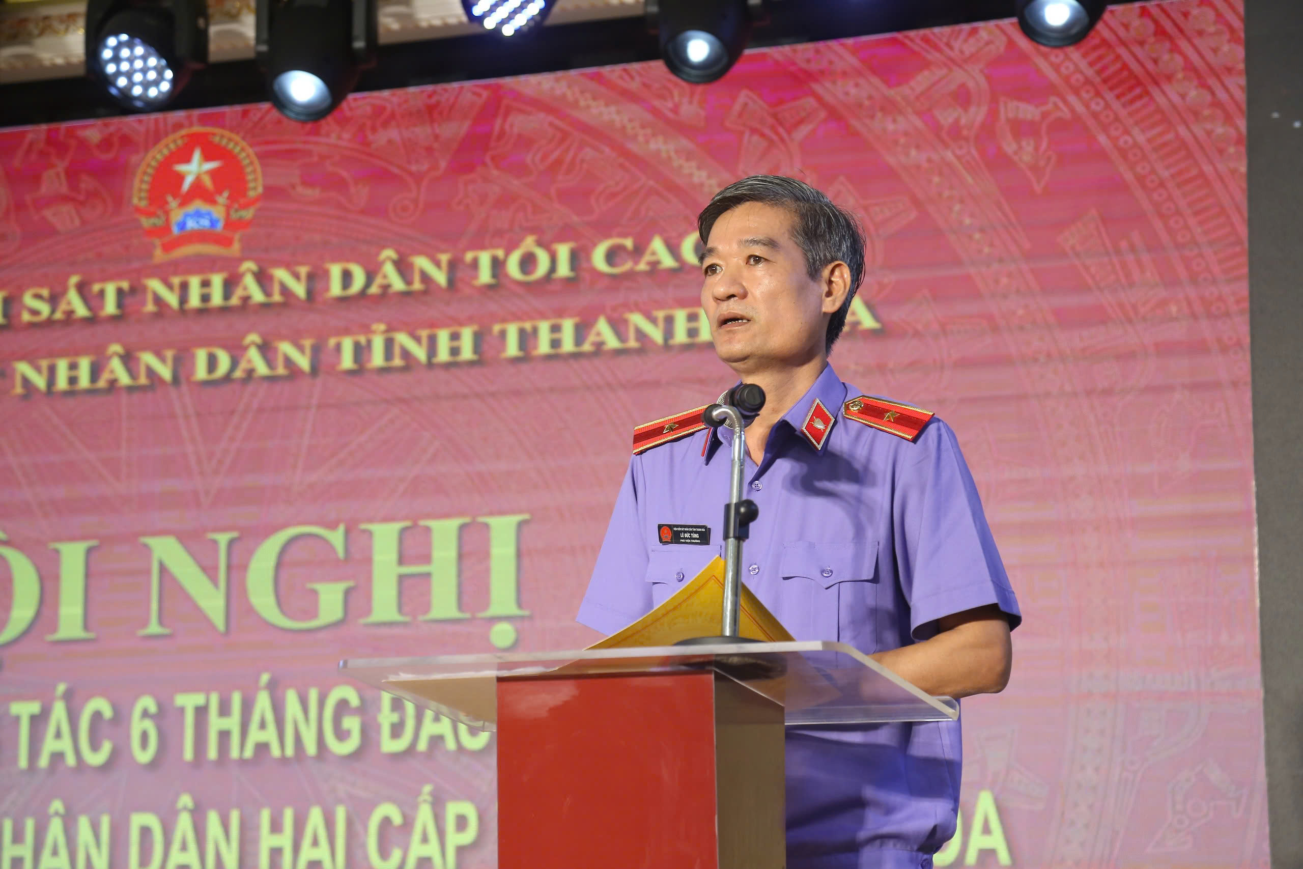 Ảnh: Đồng chí Lê Đức Tùng, Phó Viện trưởng VKSND tỉnh chủ trì thảo luận và giải đáp khó khăn, vướng mắc của các đơn vị  
