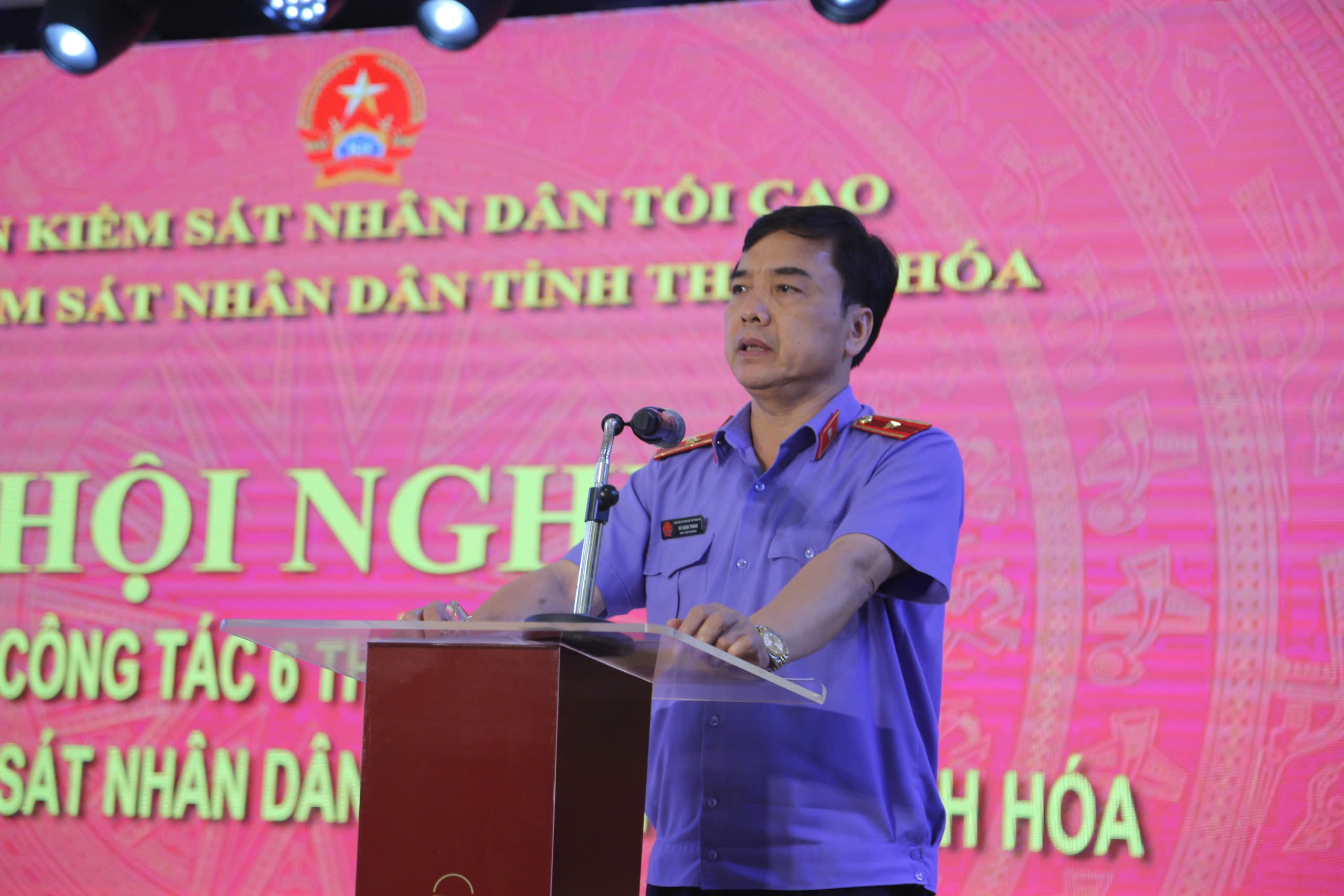 Ảnh: Đồng chí Vũ Xuân Thoan, Phó Viện trưởng VKSND tỉnh giải đáp khó khăn, vướng mắc và chỉ đạo các khâu công tác phụ trách