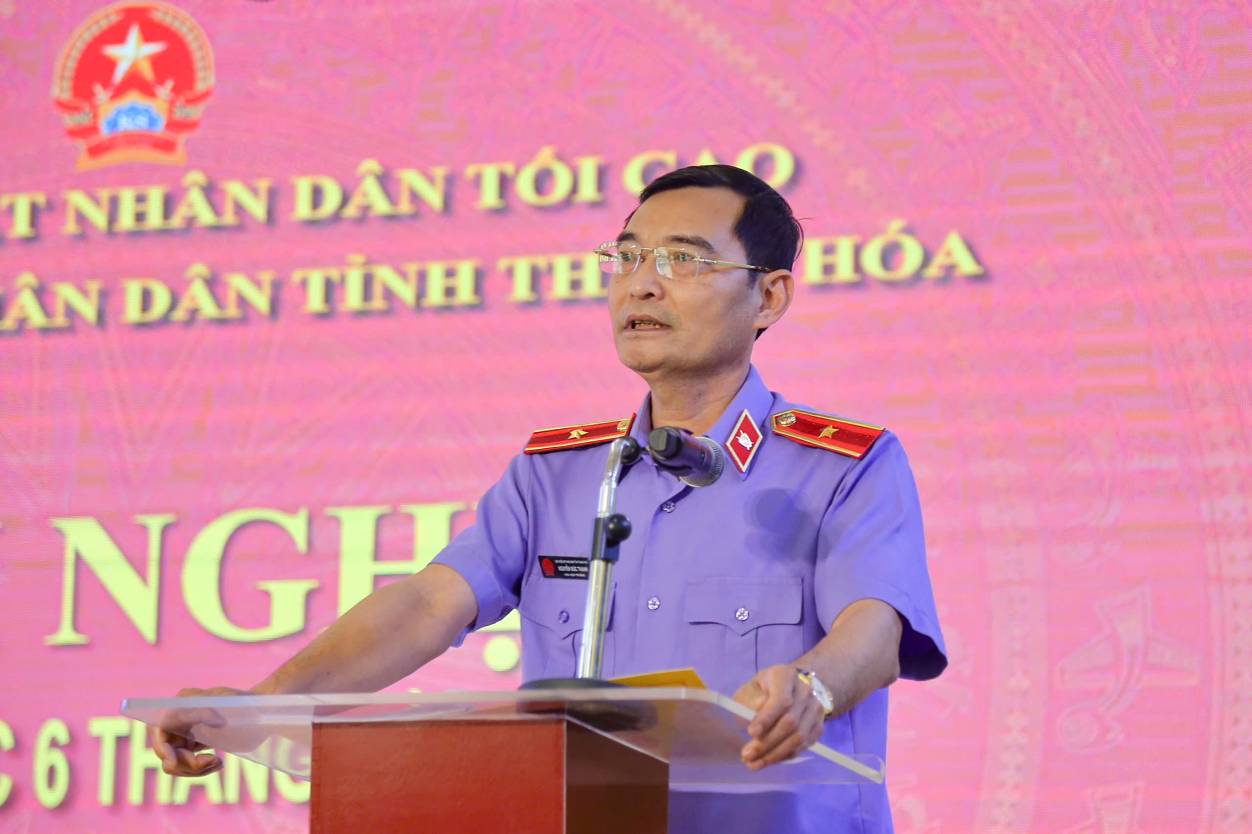 Ảnh: Đồng chí Nguyễn Đức Thanh, Phó Viện trưởng VKSND tỉnh giải đáp khó khăn, vướng mắc và chỉ đạo các khâu công tác phụ trách