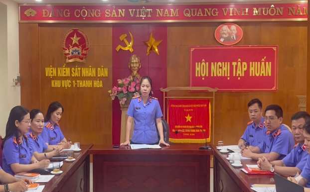 Đồng chí Phan Thị Bình Viện trưởng VKSND khu vực 1 kết luận buổi sinh hoạt