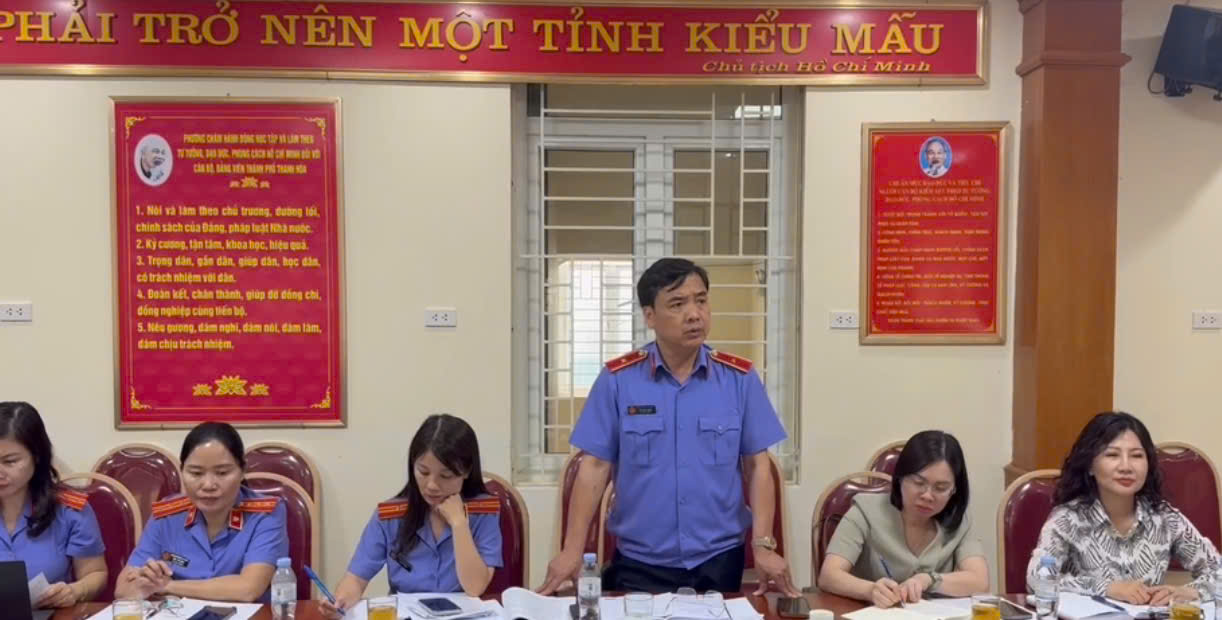 Ảnh: Đ/c Vũ Xuân Thoan - Phó Bí thư Đảng ủy các cơ quan Đảng tỉnh phát biểu chỉ đạo tại buổi sinh hoạt