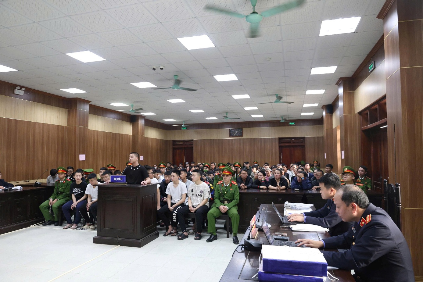 Ảnh: Một phiên tòa xét xử có các bị cáo là người chưa thành niên