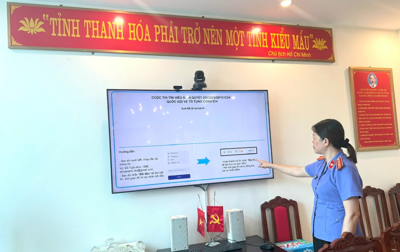 Ảnh: Đồng chí Mai Thị Hồng - Phó Viện trưởng phổ biến thể lệ cuộc thi