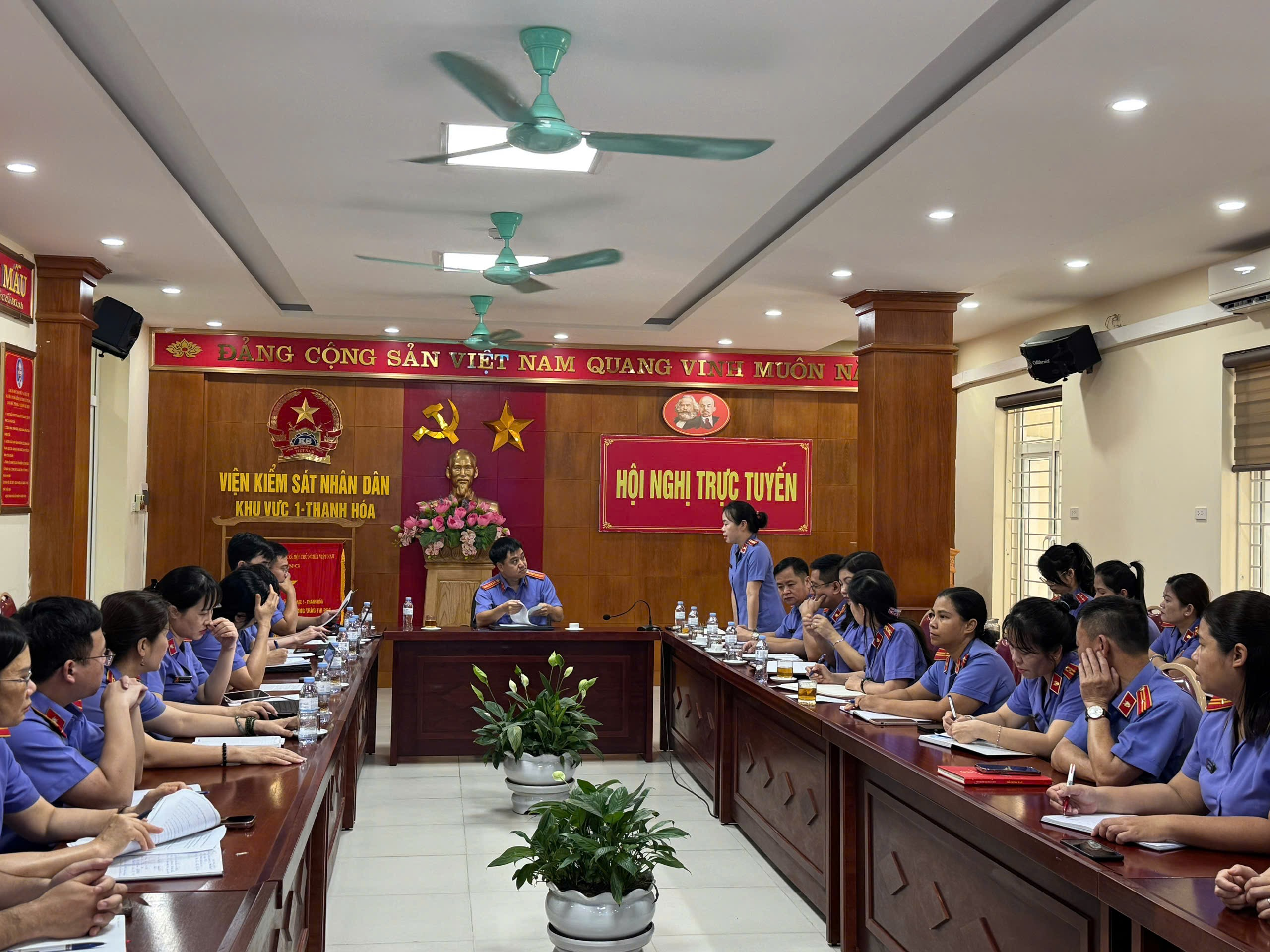 Đồng chí Phan Thị Bình, Viện trưởng VKSND khu vực 1 – Thanh Hóa phát biểu tại buổi làm việc