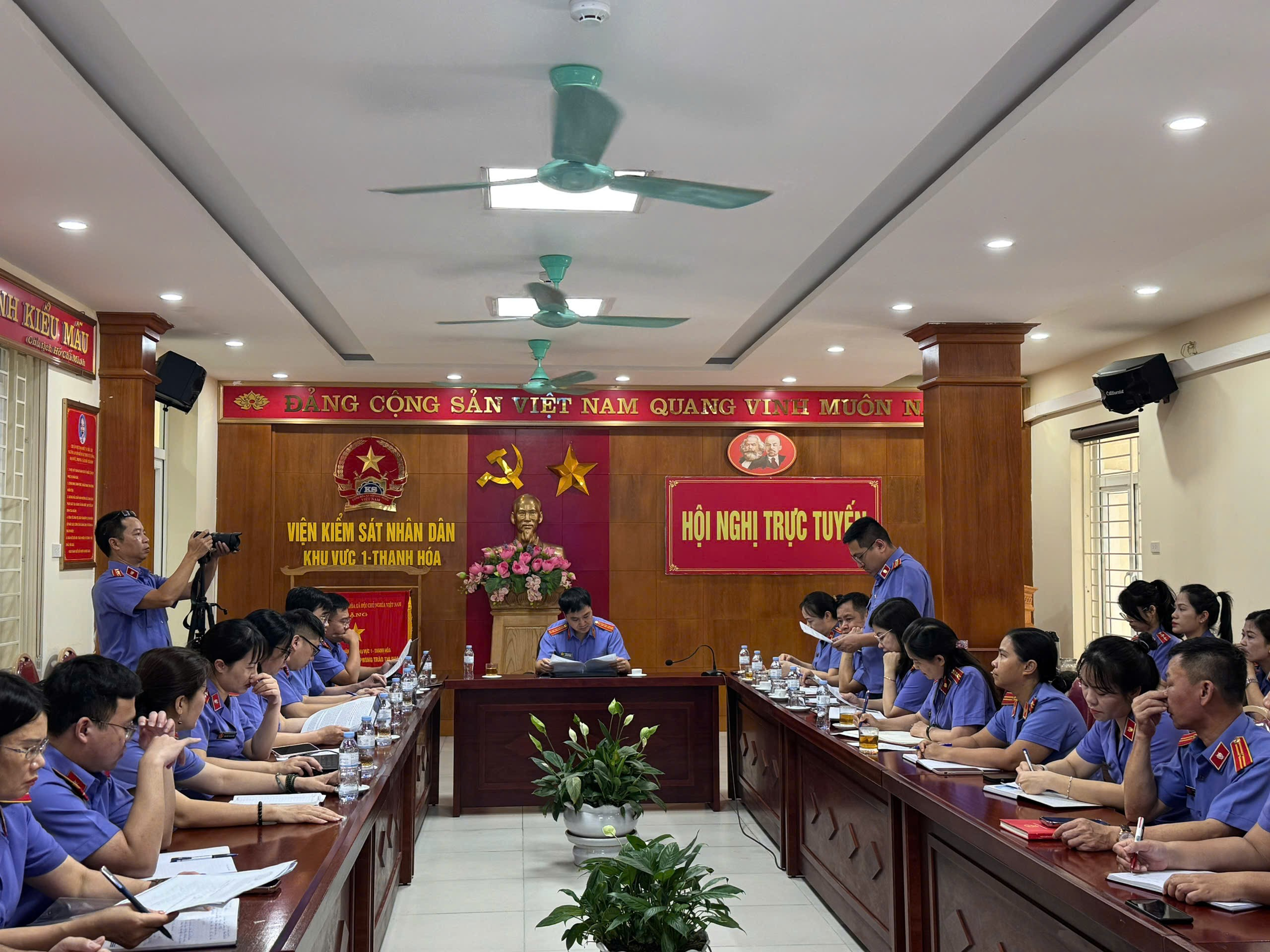 Toàn cảnh buổi làm việc
