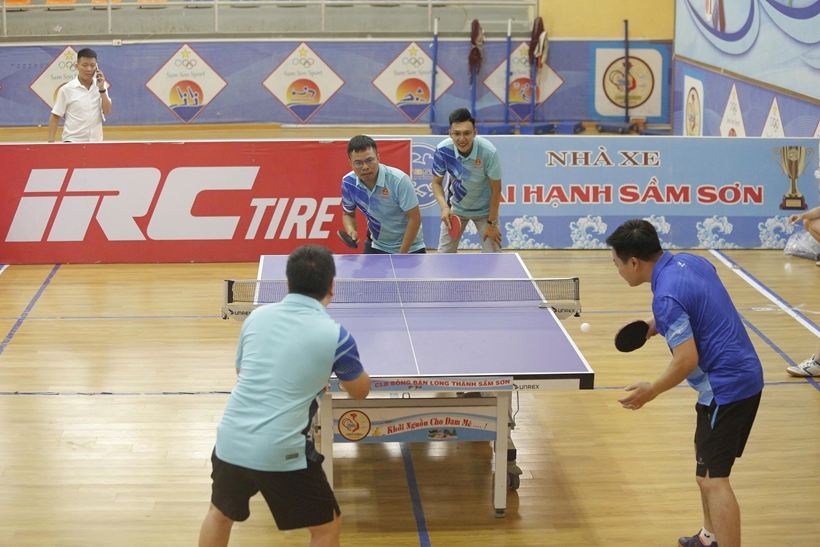  Các VĐV tranh tài nội dung đôi nam môn Bóng bàn.