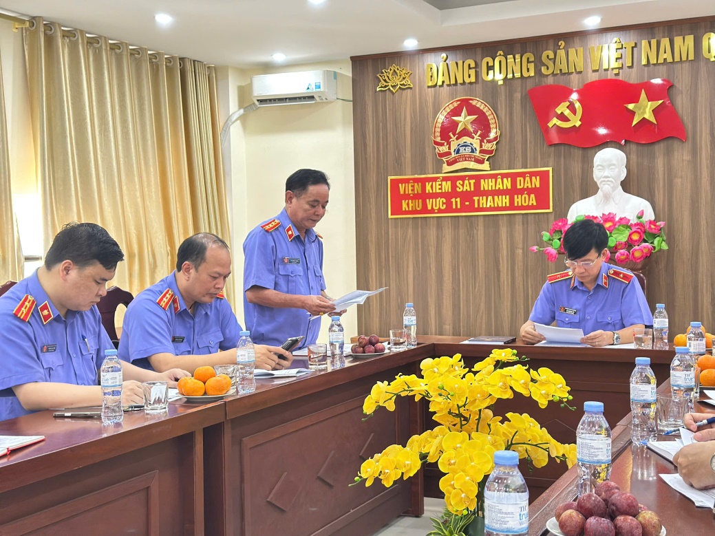 Đồng chí Võ Minh Toàn - Bí thư Chi bộ, báo cáo kết quả thực hiện vụ tháng 5 và phương hướng thực hiện tháng 6