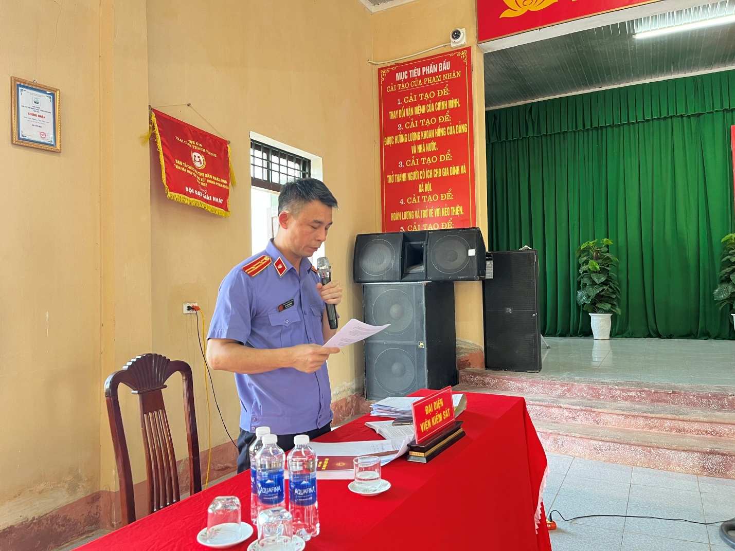 Ảnh: Đại diện VKSND khu vực 2 – Thanh Hóa công bố Cáo trạng tại phiên tòa
