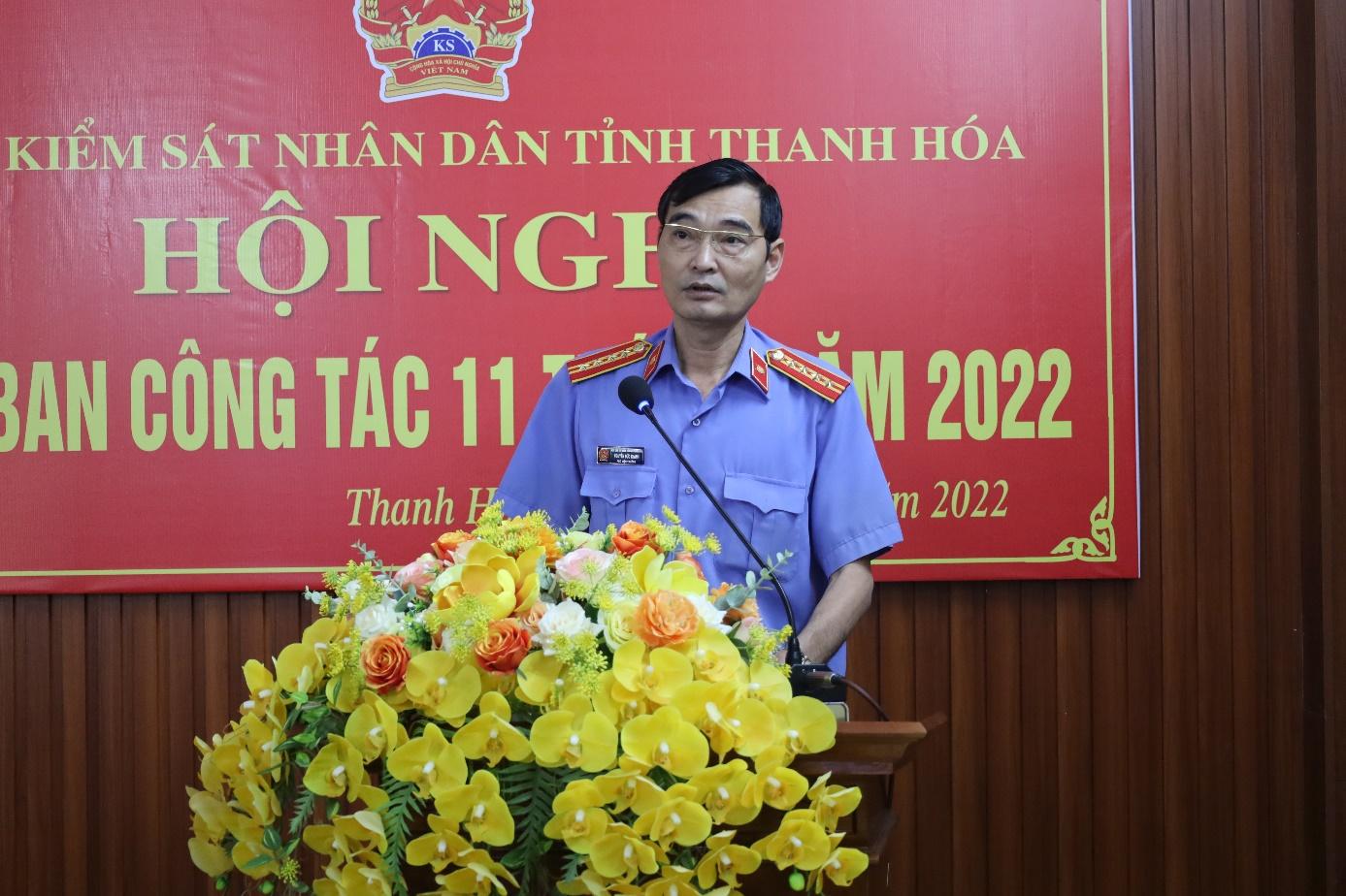 Đ/c Nguyễn Đức Thanh, Phó Viện trưởng VKSND tỉnh trình bày báo cáo tại Hội nghị