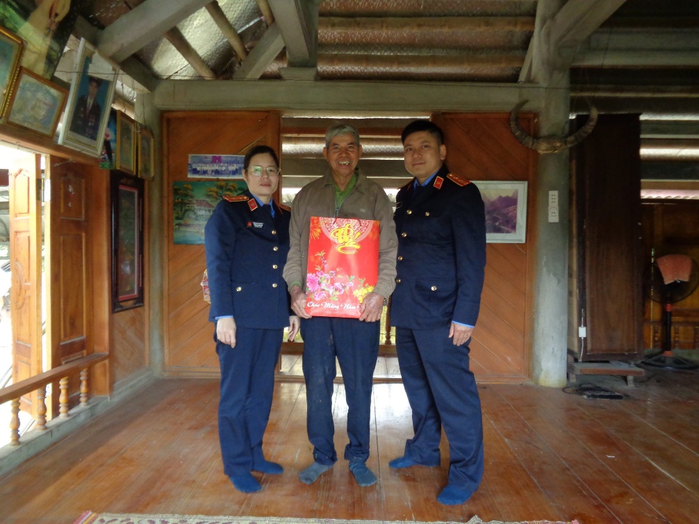 Thăm hỏi, chúc tết đồng chí Phạm Thái Nguyên, nguyên Viện trưởng VKSND huyện Ngọc Lặc