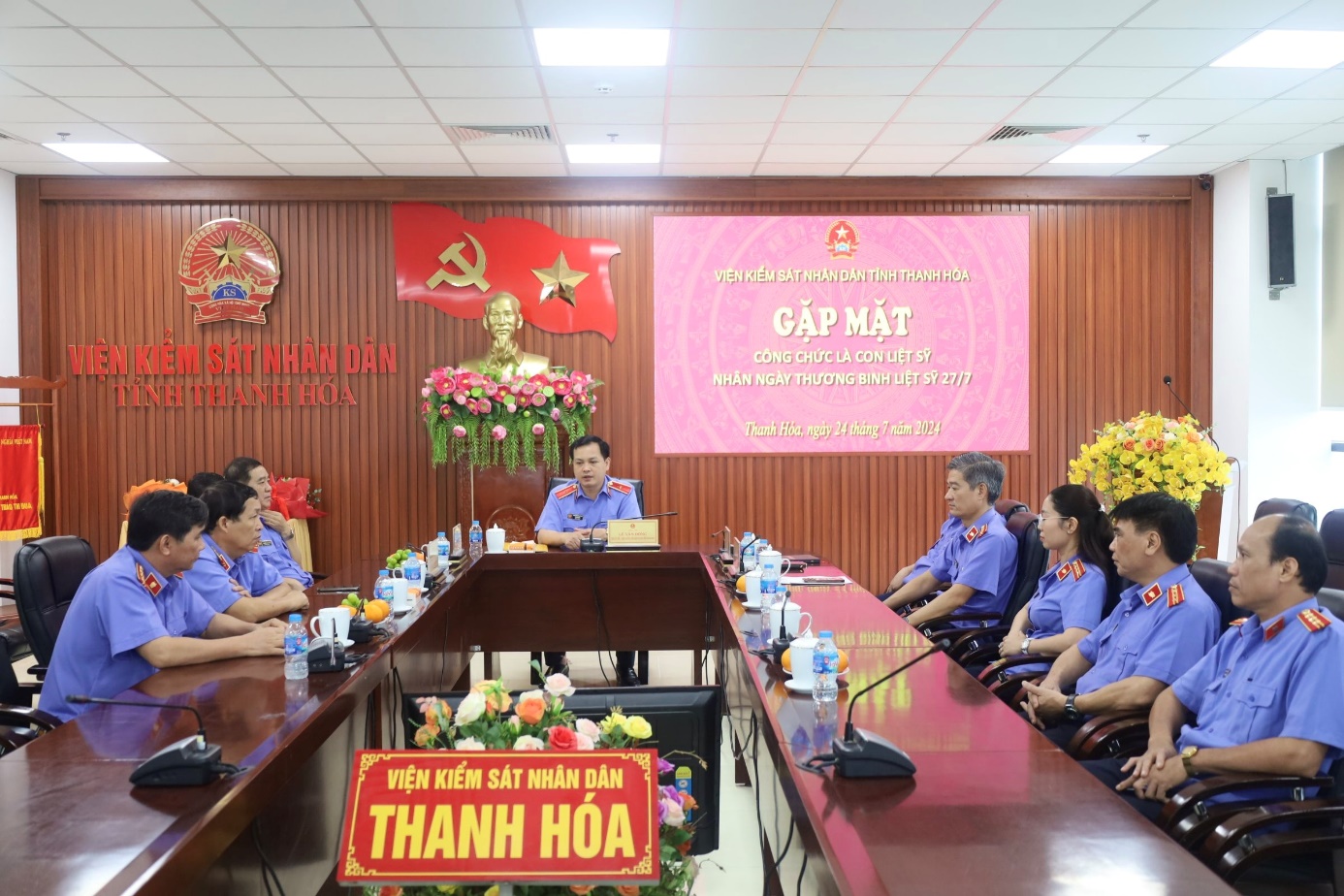 Đồng chí Lê Văn Đông, Tỉnh ủy viên, Bí thư Bí thư Ban cán sự đảng, Viện trưởng VKSND tỉnh phát biểu tại buổi gặp mặt.