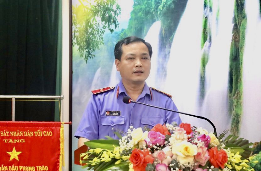 Đồng chí Lê Văn Đông, Tỉnh ủy viên, Viện trưởng VKSND tỉnh Thanh Hóa phát biểu giao nhiệm vụ cho các đồng chí được điều động, bổ nhiệm