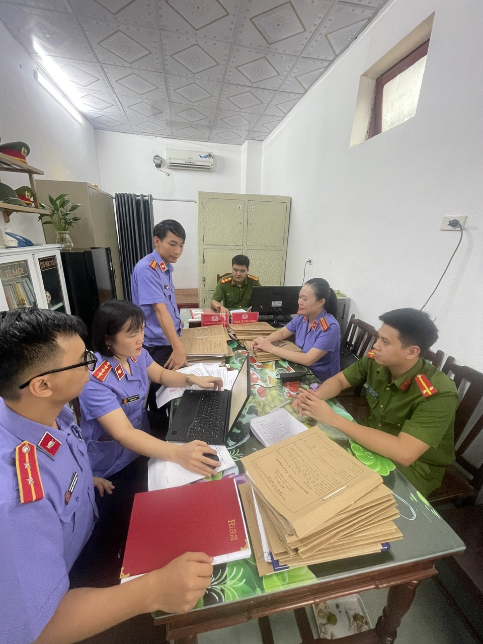 Đồng chí Đỗ Tuấn Anh, Phó viện trưởng, Trưởng đoàn kiểm sát công bố quyết định, kế hoạch kiểm sát trực tiếp