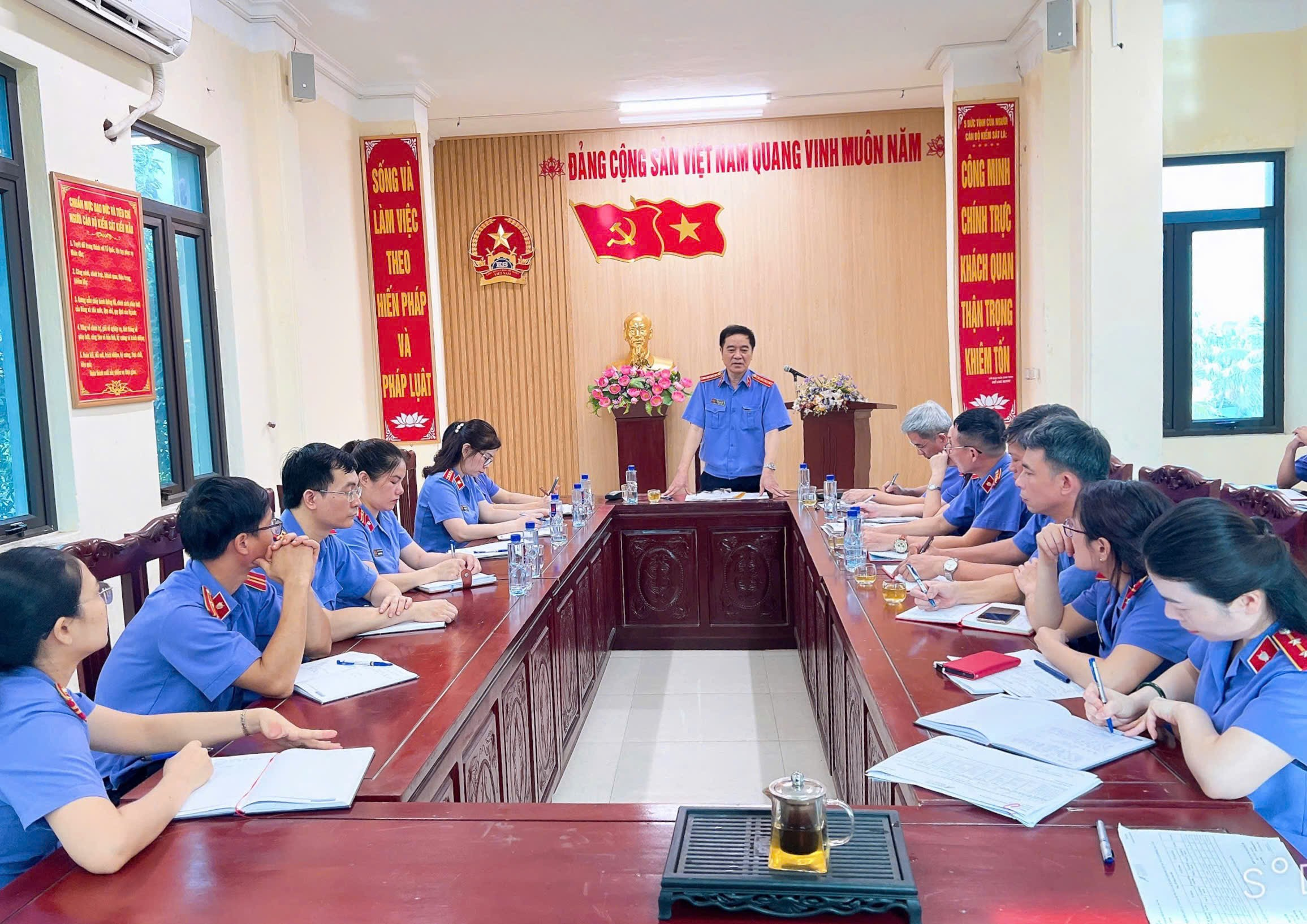 Đoàn kiểm tra làm việc tại VKSND huyện Quảng Xương