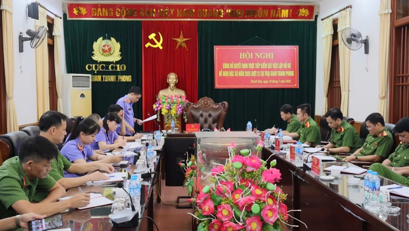 VKSND tỉnh công bố quyết định trực tiếp kiểm sát tại Trại giam Thanh Phong