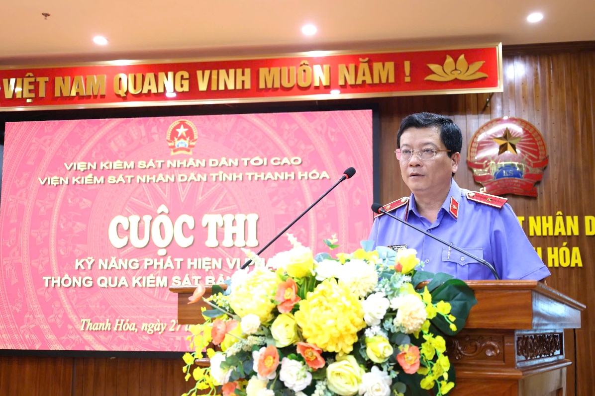 Ảnh: Đồng chí Trần Thế Kính, Bí thư Đảng ủy, Viện trưởng VKSND tỉnh phát biểu chỉ đạo Hội nghị