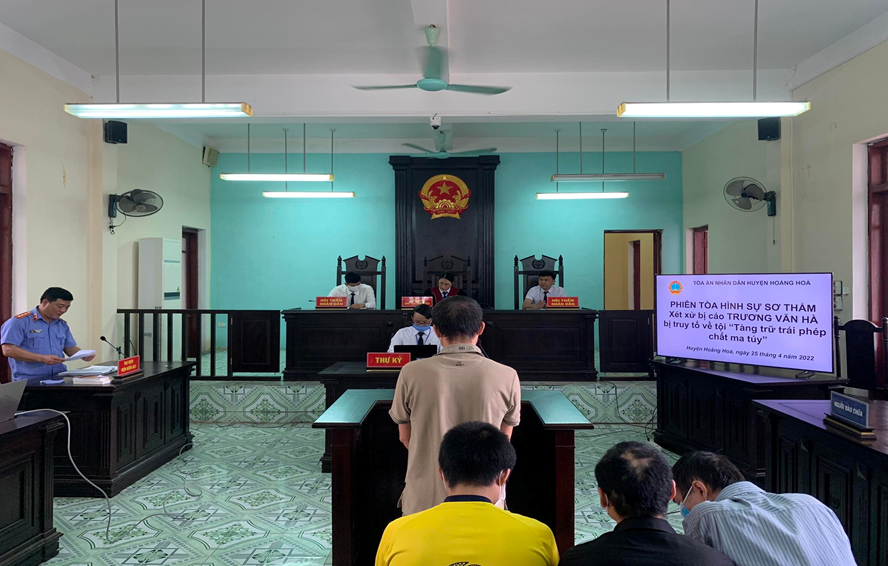 Viện trưởng VKSND khu vực 4 thực hành quyền công tố và kiểm sát xét xử tại phiên tòa hình sự.
