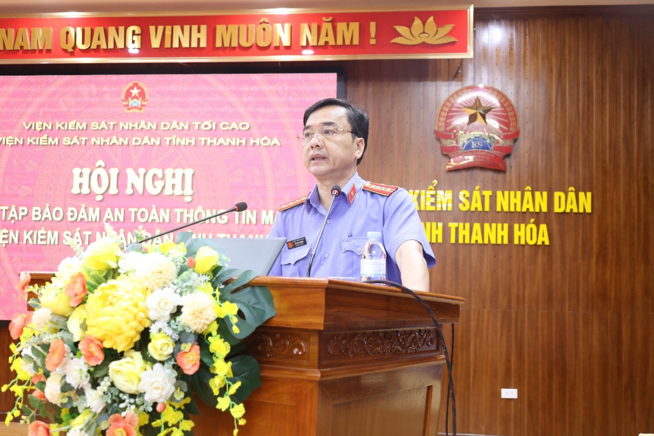 Ảnh: Đồng chí Vũ Xuân Thoan, Phó viện trưởng VKSND tỉnh phát biểu tại Hội nghị