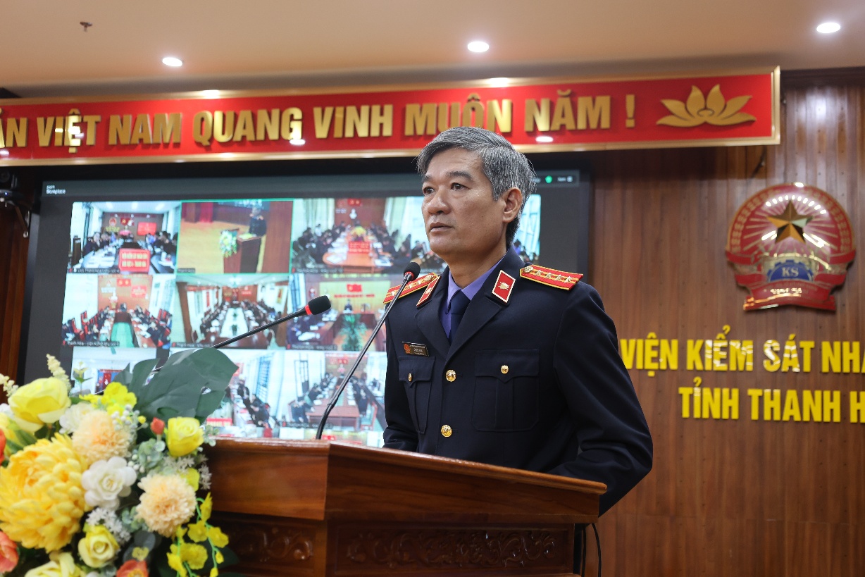 Ảnh: Đồng chí Lê Đức Tùng, Phó Viện trưởng VKSND tỉnh chủ trì phần thảo luận tại Hội nghị