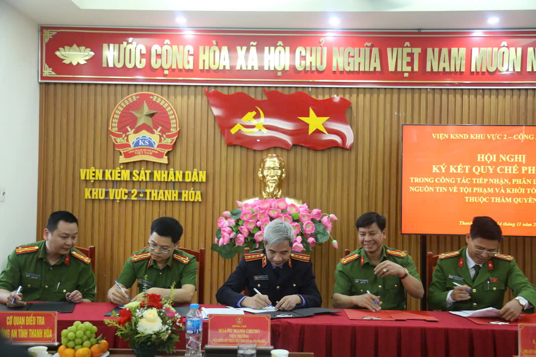 (Ảnh buổi lễ ký kết)