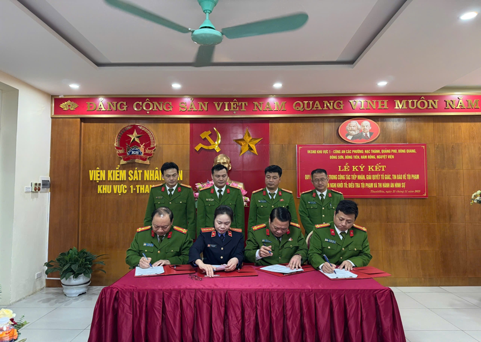 Ảnh: Toàn cảnh Hội nghị ký Quy chế phối hợp của VKSND khu vực 1 - Thanh Hoá với 07 đơn vị Công an cấp xã