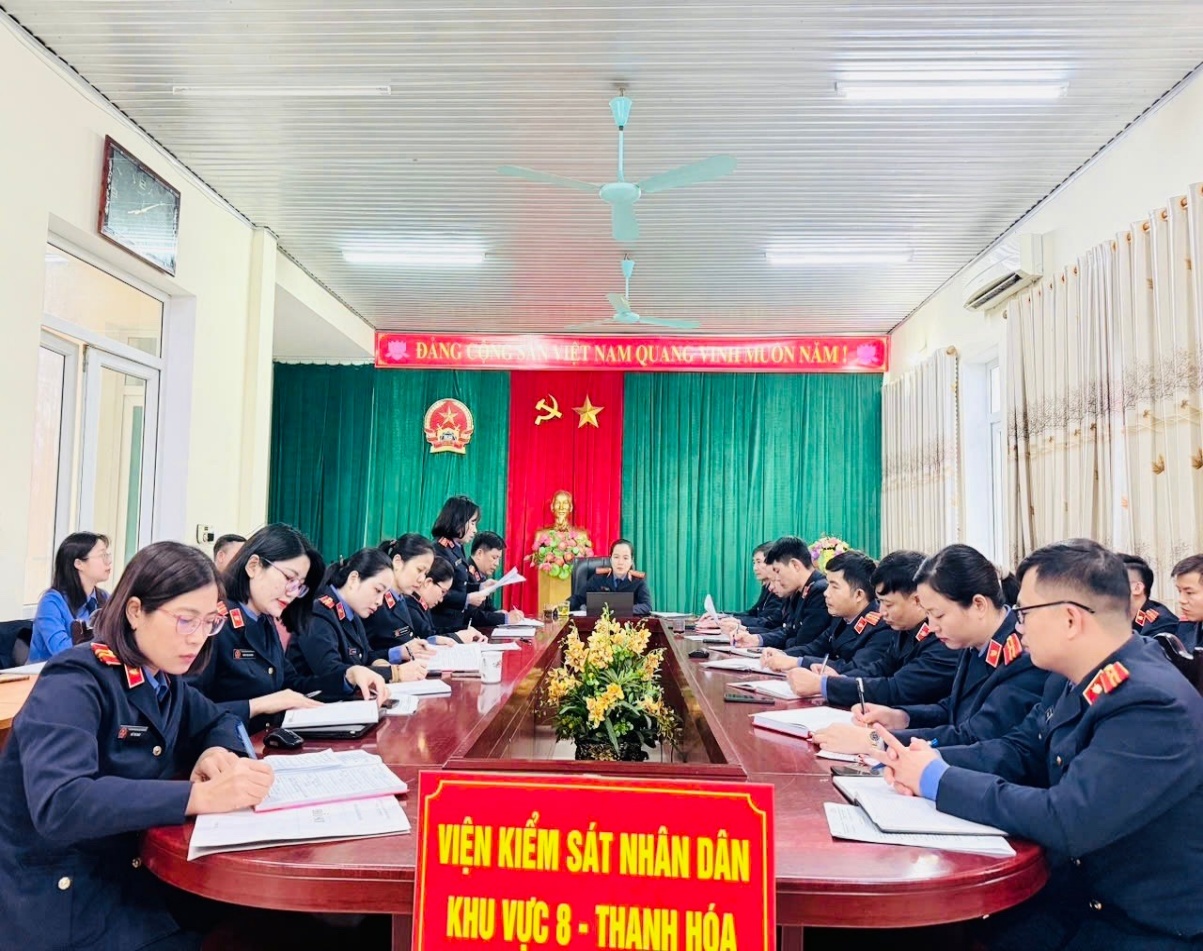 Ảnh: Viện KSND khu vực 8 - Thanh Hóa họp bàn để ban hành Kiến nghị