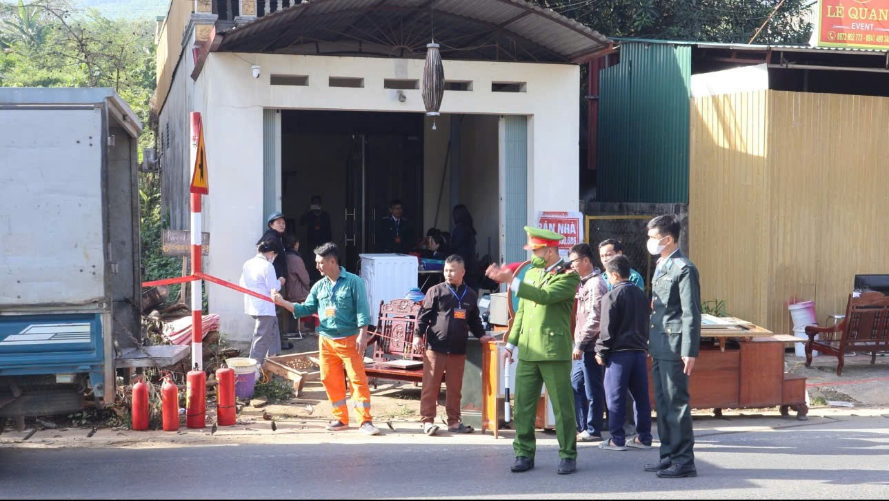 Hình ảnh tại buổi cưỡng chế