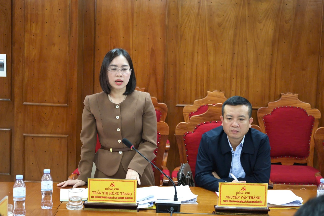 Ảnh: Đồng chí Trần Thị Hồng Trang, Phó Chủ nhiệm UBKT Đảng ủy các cơ quan Đảng tỉnh phát biểu tại Hội nghị